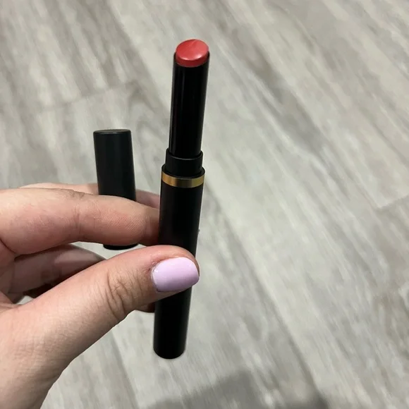 MAC NWT Powder Kiss Velvet Blur Slim Stick 0.07oz/ 2g Devoted To Chili - Picture 4 of 4